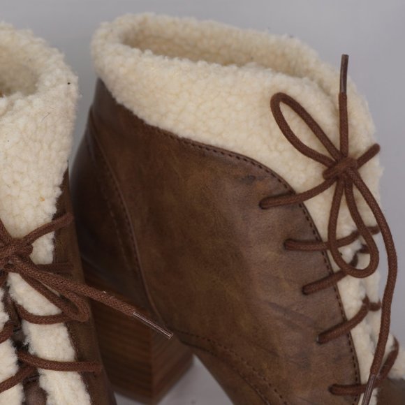 Restricted sherpa lined lace up ankle booties heel boots size 7.5 - Picture 3 of 8